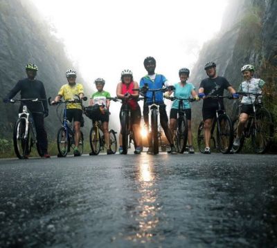 Leslie Goodfriend Cycling on the  tour with redspokes